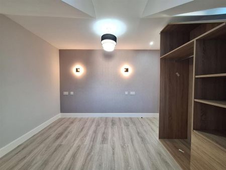 3 bedroom flat to rent - Photo 3