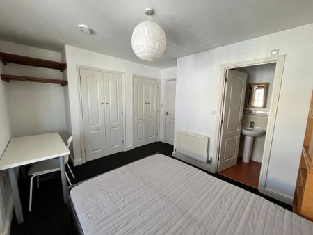 4 bedroom terraced house to rent - Photo 3