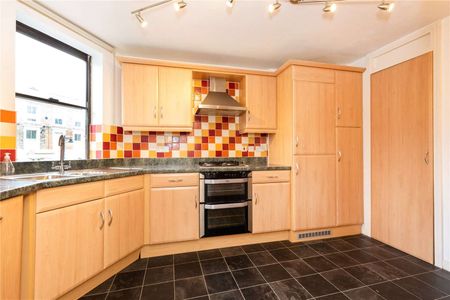 A lovely bright two bedroom maisonette in Islington. - Photo 5