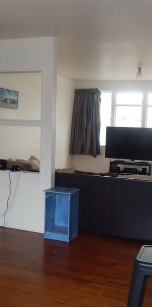 3 bedrooms, Petone - Photo 1