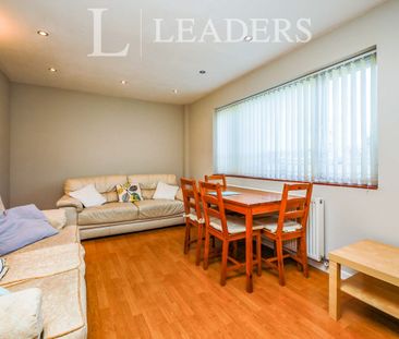 3 bedroom house to rent Homestall, Guildford, GU2 - Photo 4