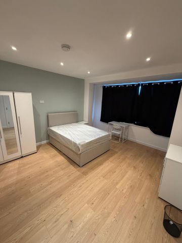 Room in a Shared House, North Circular Road, NW10 - Photo 4