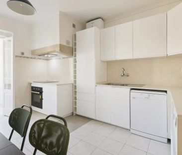 Rooms for rent in 9-bedroom apartment in Campo Pequeno - Photo 2