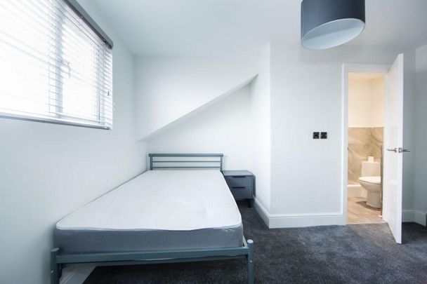 6 bedroom house to rent - Photo 1