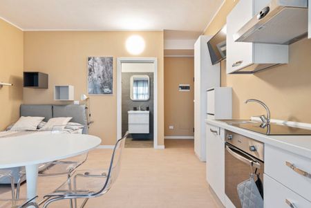 Via Luciano Manara, Milan, Lombardy 20122 - Photo 2