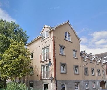 **Apply online** 1 Bed first floor flat, no lift. Adapted shower, P... - Photo 3