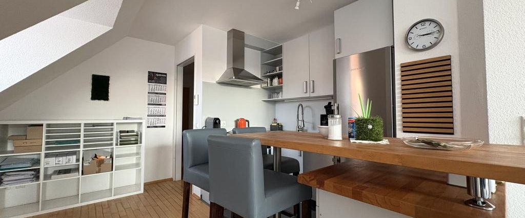 Wohnen über den Dächern – Stilvolle Stadtwohnung mit Penthouse-Feeling - Photo 1