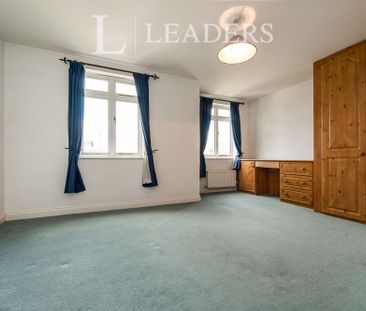 3 bedroom town house to rent Beaufort Court, Cirencester - Photo 4