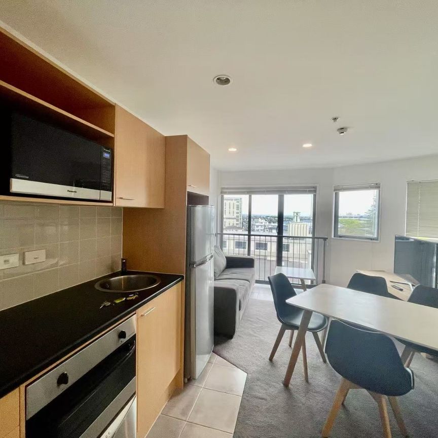 Queen Street beauty - Photo 1