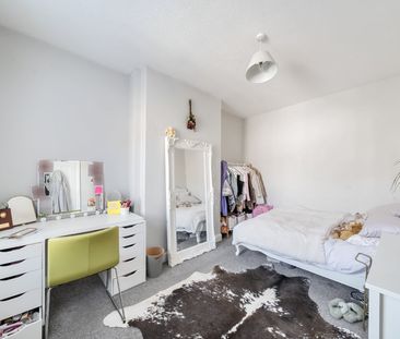 4 bedroom terraced house to rent - Photo 2