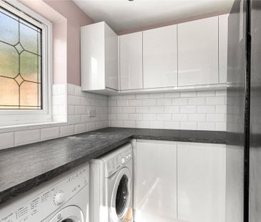 4 bedroom end of terrace house to rent - Photo 6