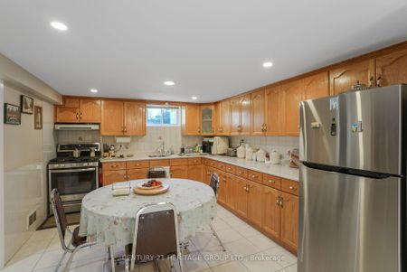 For Lease - 31 Scarden Avenue Unit# 2BR Bsmt, Toronto, Ontario - Photo 2