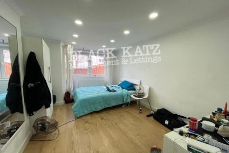 3 bedroom ground floor flat to rent - Photo 2