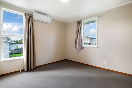 3 Bedrooms in Beach Haven - Photo 3