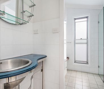 7 Robinson Street, Wollongong NSW 2500 - House For Rent | Domain - Photo 5