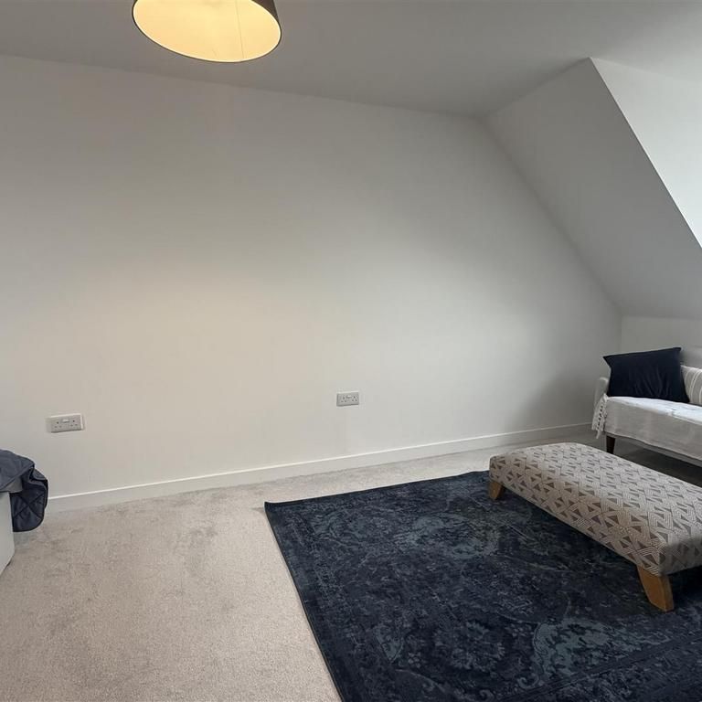 4 bedroom semi-detached house to rent - Photo 1