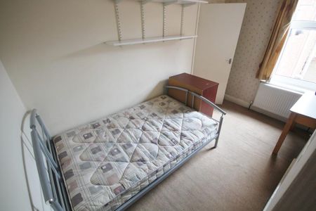 3 bedroom terraced house to rent - Photo 5