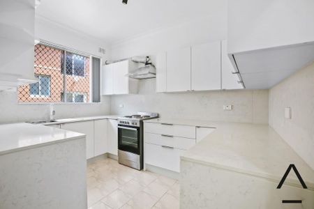 Stylish Ground Floor 2-Bedroom Apartment in Prime Wiley Park Location - Photo 4