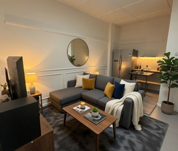 Unique Central Living – 2 Bedroom Apartment Above Café Dominion Rd - Photo 3