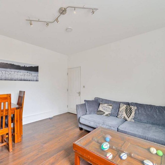 3 bedroom flat to rent - Photo 1