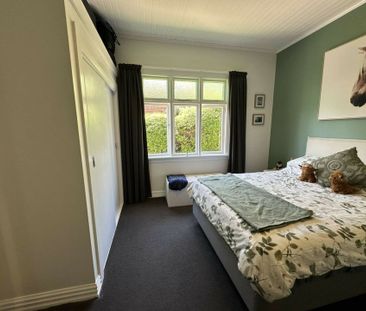 Charming 4 bedroom home with stunning views!!! - Photo 6
