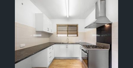 Stylish One-Bedroom Apartment in the Heart of Coorparoo - Photo 5