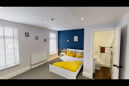 5 Bed Semi-Detached House, Strawberry Road, M6 - Photo 3