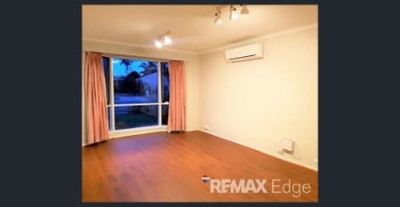 Spacious & Well-Located Family Home in the Heart of Werribee - Photo 2