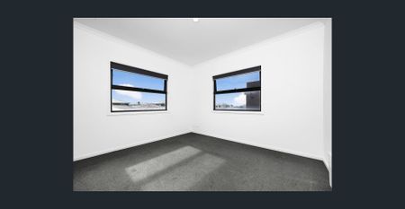 STYLISH TOWNHOUSE IN A CONVENIENT WERRIBEE LOCATION - Photo 5