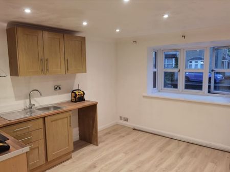 2 Bed Flat, Pinegrove Road, SO19 - Photo 4