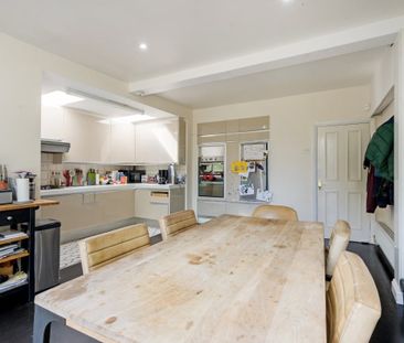 4 bedroom semi-detached house to rent - Photo 2