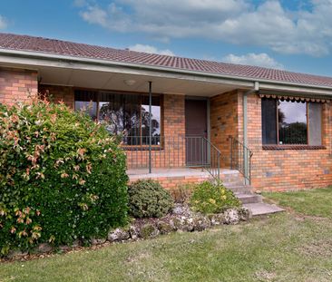 Situated in a well-maintained complex and only minutes from town - Photo 3