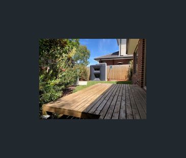 SUPER LARGE MODERN TWO STOREY 4 BEDROOM! - Photo 4