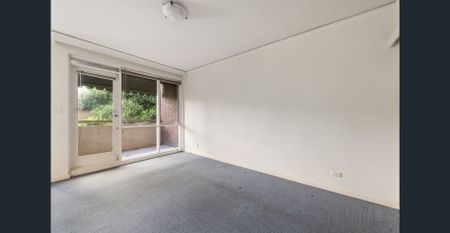 Garden Ground Floor Two-Bedroom Apartment - Photo 2