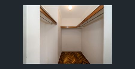 HIDDEN GEM - WALK TO STATION - Photo 3