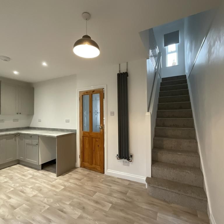 2 bedroom terraced house to rent - Photo 1