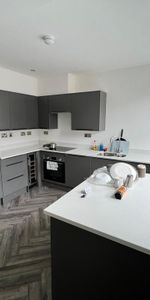 1 bedroom in a flat share to rent - Photo 3