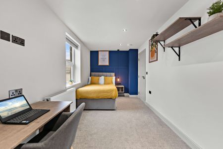 Spectacular refurbished Studios and Double en-suites - Photo 3