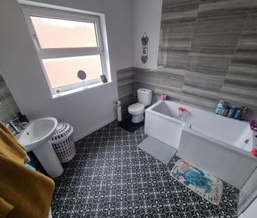 2 bedroom semi-detached house to rent - Photo 2