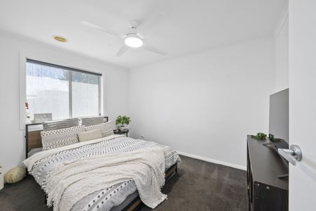 Spacious Family Home in a Prime Location - Photo 5