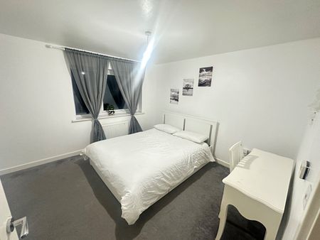 2 Bed Terraced House, Morton Hall Road, M12 - Photo 5