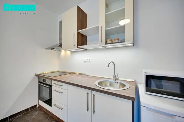 Pronájem moderního bytu 2+KK po kompletní rekonstrukci na ulici Šmeralova v Olomouci - Fotografie 1