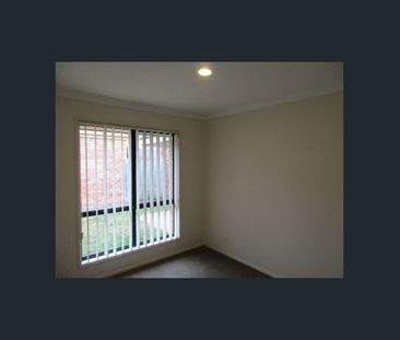 A GREAT PRICE FOR A GREAT HOUSE AND A GREAT LOCATION PLUS AIR-CON - Photo 2