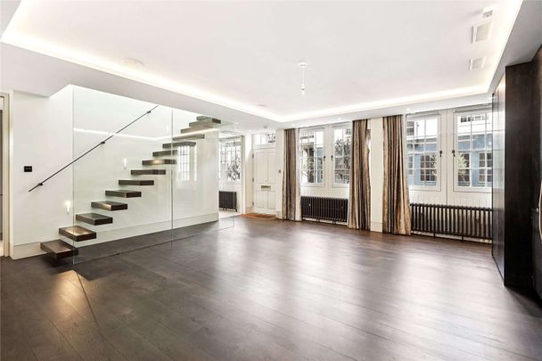 Three bedroom mews house moments from Knightsbridge - Photo 1