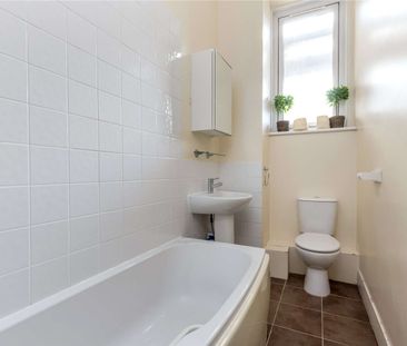 A spacious one bedroom apartment, available on a furnished basis in... - Photo 3