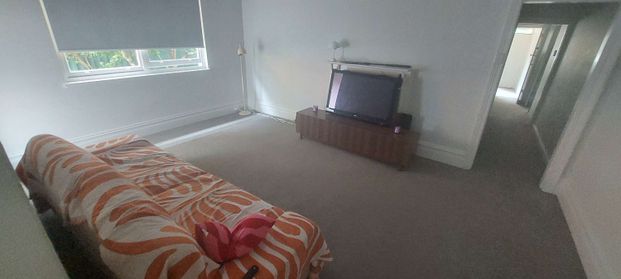 Kensington - Photo 1