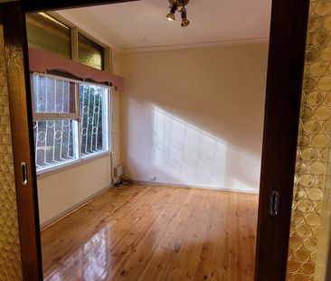 Easy living family home with good size yard & lots of parking - Photo 1