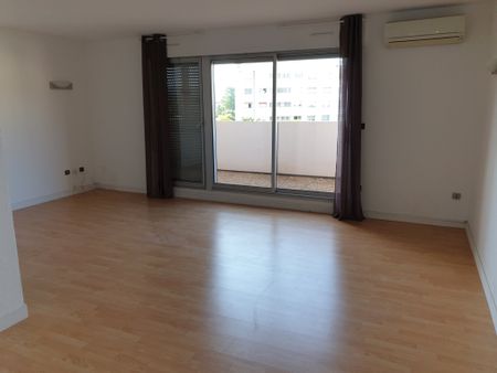 Location Appartement 3 pièces 66m² MARSEILLE 8ème - Photo 3