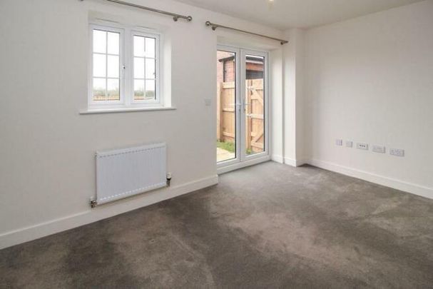 3 bedroom semi-detached house to rent - Photo 1