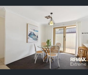 LOW MAINTENANCE MODERN VILLA - Photo 4